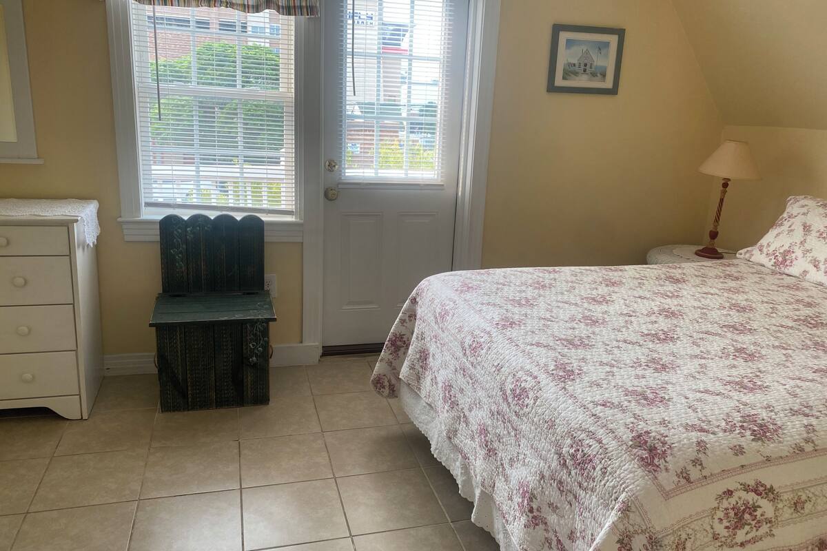 Apartment, 1 Bedroom, Kitchen, Ocean View | Iron/ironing board, individually decorated, individually furnished