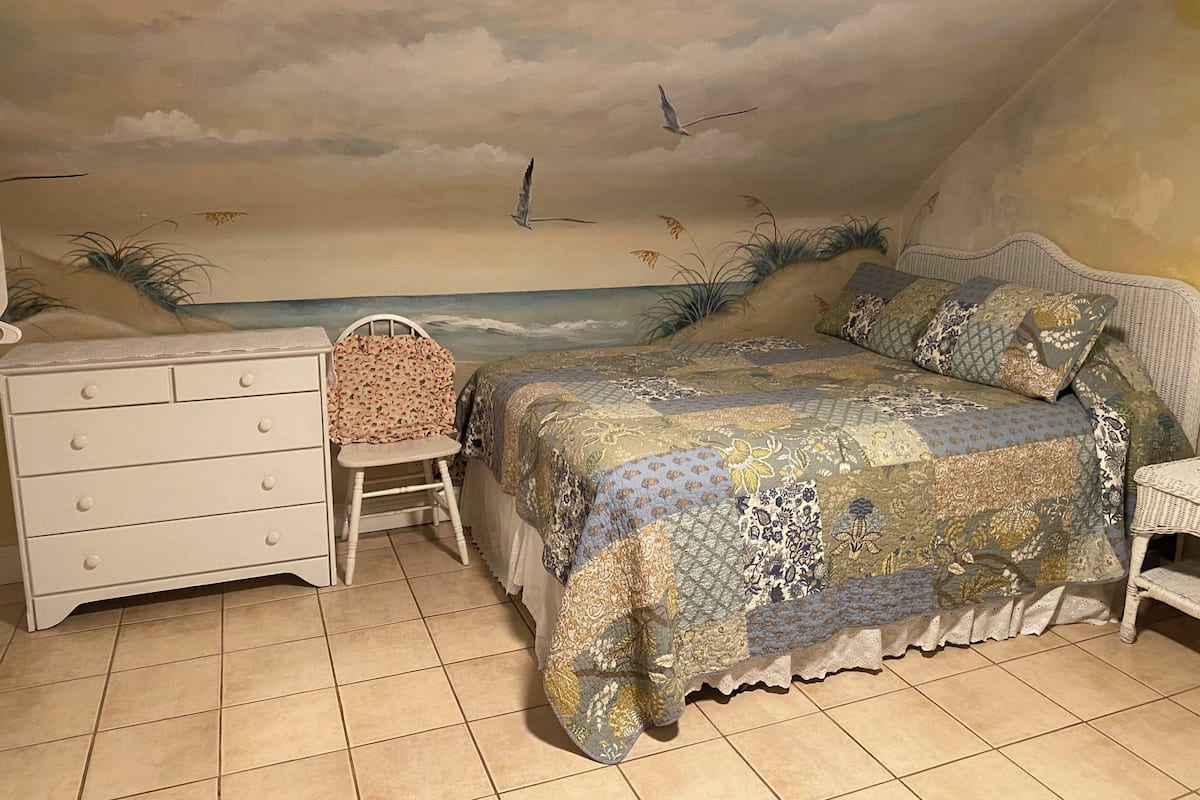 Studio (2nd Floor) | Iron/ironing board, individually decorated, individually furnished