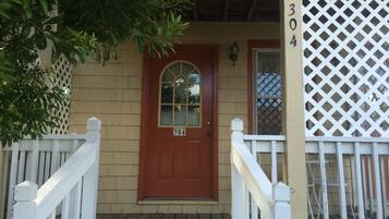 Room, 1 King Bed, Kitchenette, Ground Floor | Terrace/patio