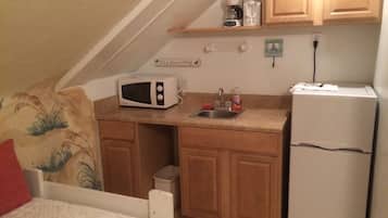 Studio (2nd Floor) | Private kitchenette