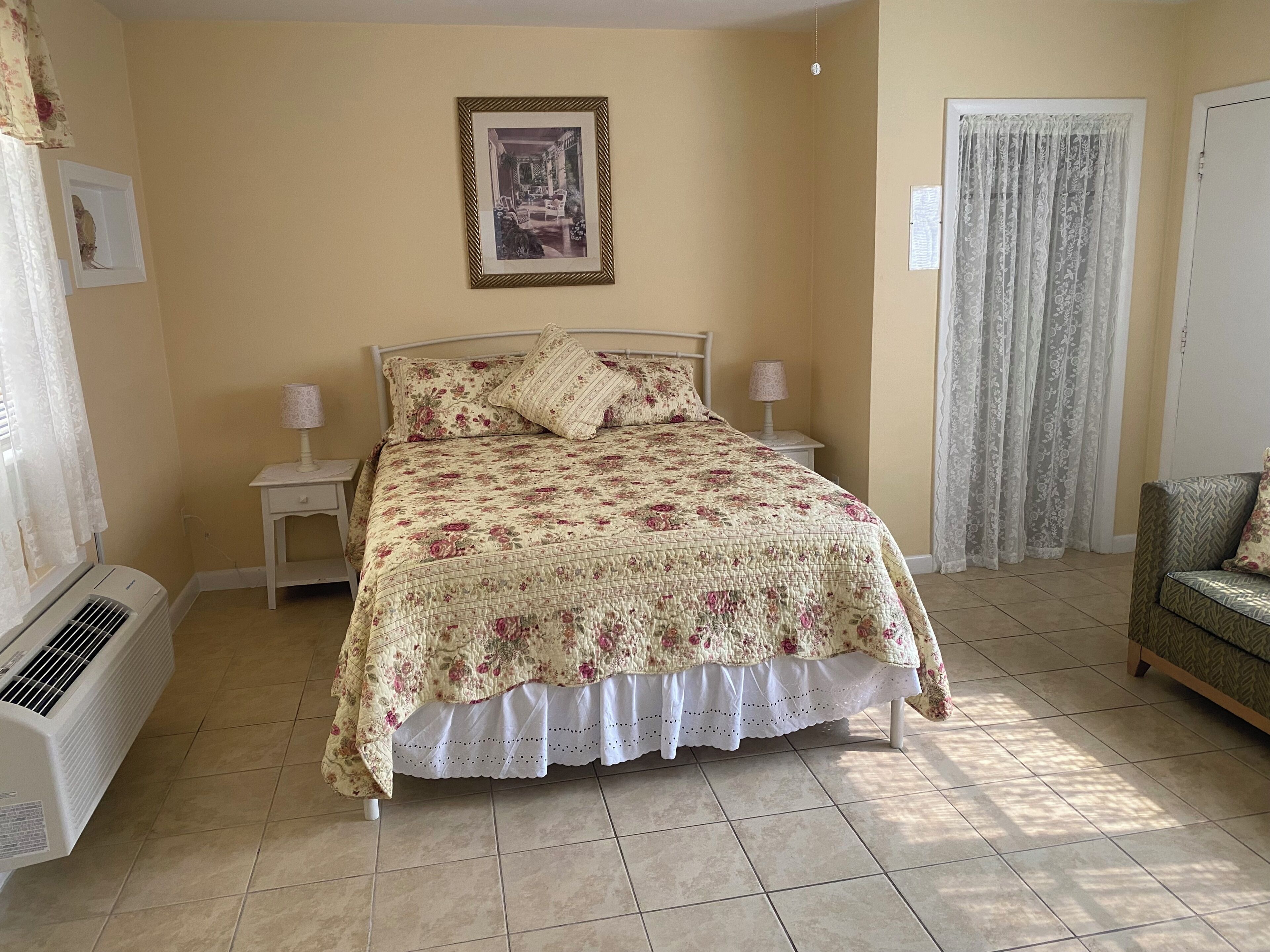 Suite, 1 Queen Bed | Iron/ironing board, individually decorated, individually furnished