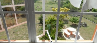 J&G's Tropical Apartments