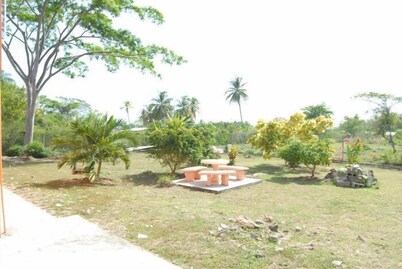 J&G's Tropical Apartments