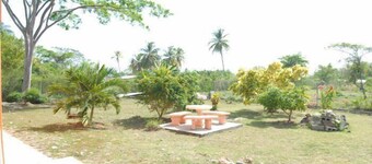 J&G's Tropical Apartments