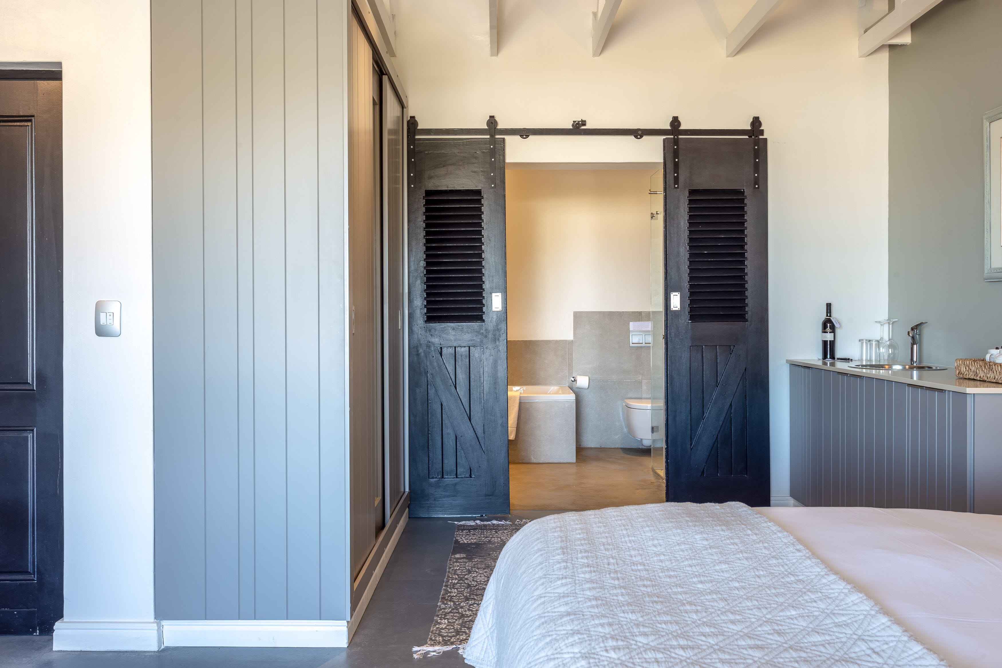 Executive kamer | Een minibar, een kluis op de kamer, individueel gedecoreerd, een bureau