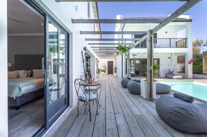 Patio Deluxe Rooms in the Villa | Terraço/pátio