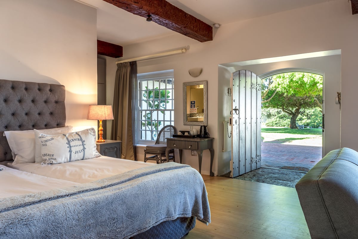 Garden Suites | 1 slaapkamer, een minibar, een kluis op de kamer