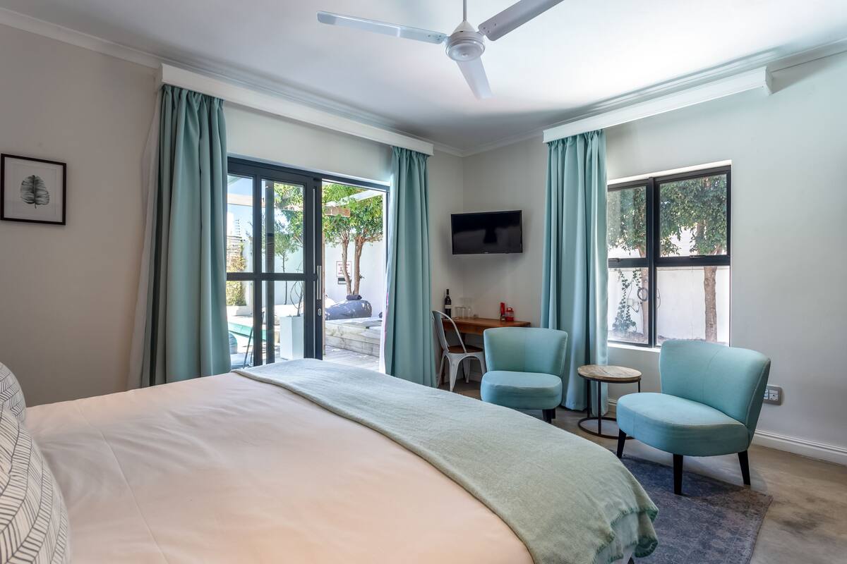 Patio Deluxe Rooms in the Villa | ミニバー、セーフティボックス (室内)、デスク、WiFi (無料)