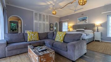 Executive Suite | Living area