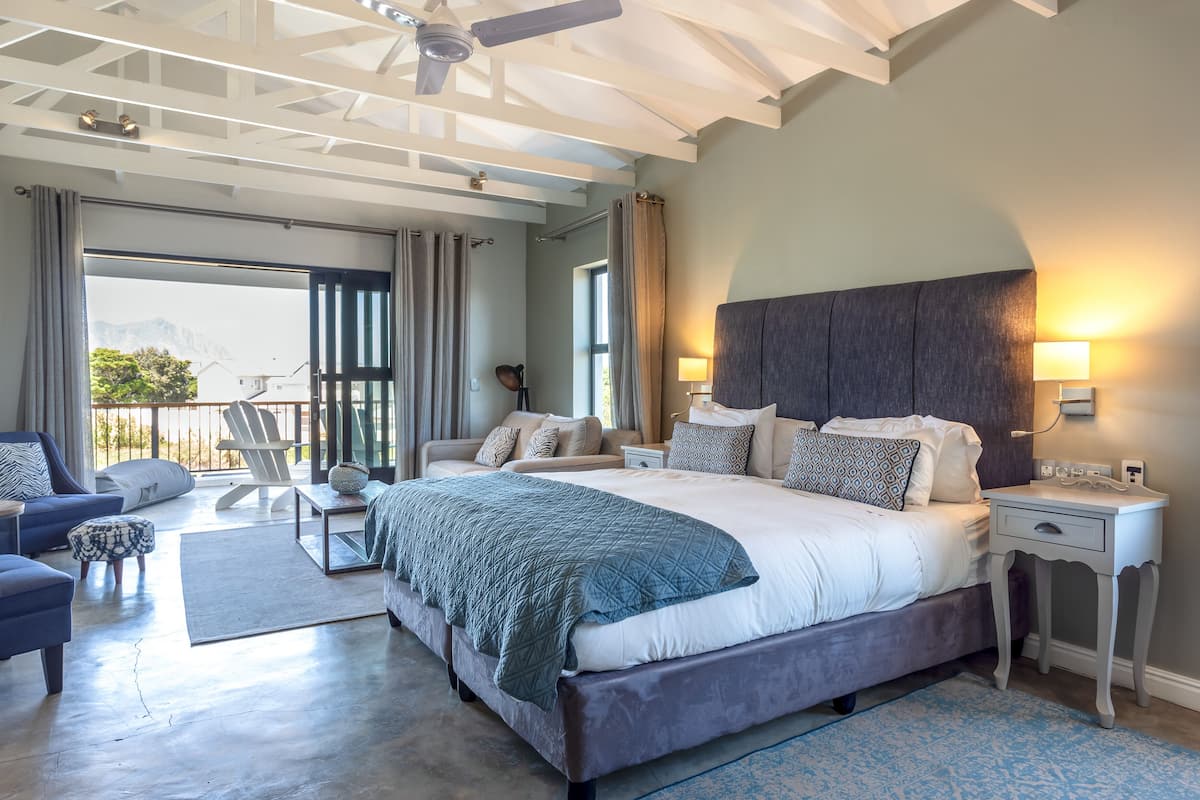 Walker Bay Suite, 1st floor in the Villa | ミニバー、セーフティボックス (室内)、デスク、WiFi (無料)