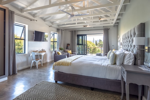 Walker Bay Suite, 1st floor in the Villa | 1 Schlafzimmer, Minibar, Zimmersafe, individuell dekoriert