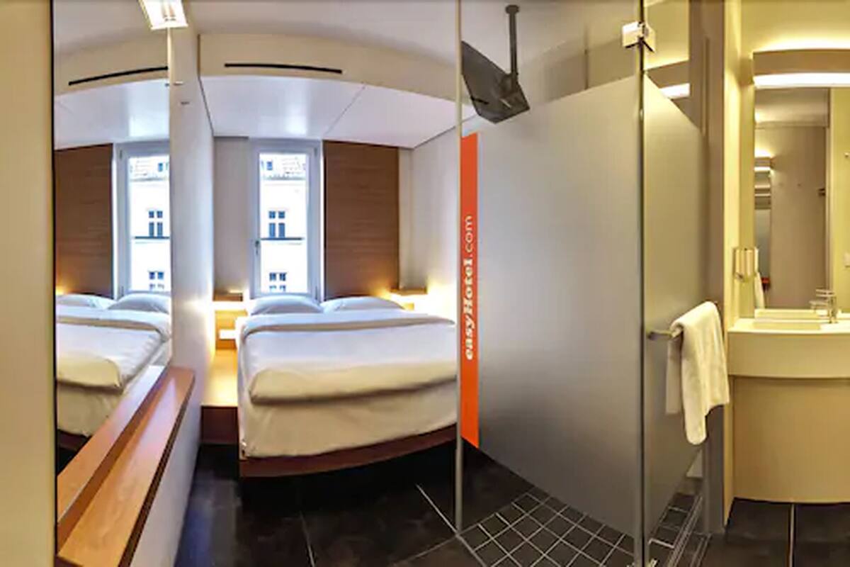 Kamar Double Standar | Seprai antialergi, tirai kedap cahaya, Wi-Fi gratis, dan seprai linen