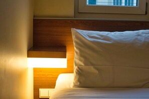 Kamar Double Standar | Seprai antialergi, tirai kedap cahaya, Wi-Fi gratis, dan seprai linen
