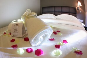 In-room safe, desk, blackout drapes, iron/ironing board - GL Hotel (Kluang)