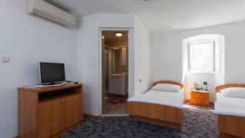 Comfort Double or Twin Room, Terrace | Wi-fi percuma, cadar katil