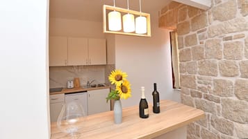 Apartamento | Cocina privada | Frigorífico pequeño
