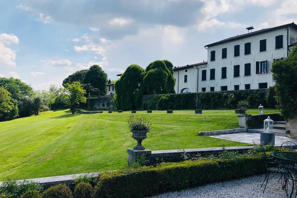 Hotel Villa Policreti
