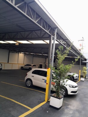 Free self parking - Hotel Calandre (São Paulo)