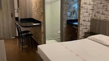 Superior Single Room | Desk, iron/ironing board, free WiFi, bed sheets