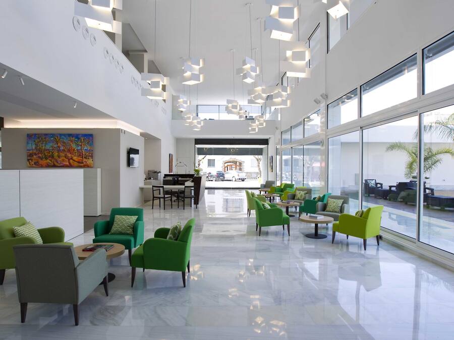 Área de estar no saguão