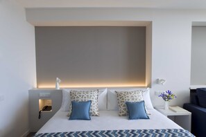 Ropa de cama de alta calidad y minibar 