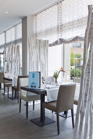 3 restaurants, breakfast, lunch, dinner served; Mediterranean cuisine  - Altafulla Mar Hotel (Altafulla)
