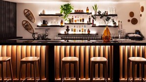 Bar (on property) - The Mountaineer Inn at Stowe (Stowe)