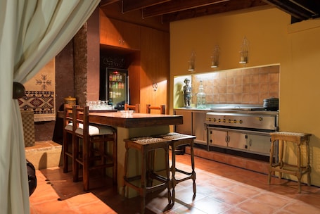 Bar junto a la piscina