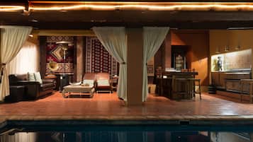 Poolside bar