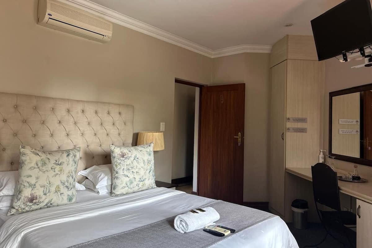 Luxury Double Room (3) | Premium bedding, in-room safe, individually decorated