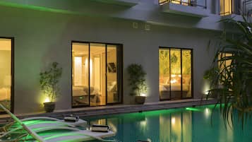 Outdoor pool, pool loungers