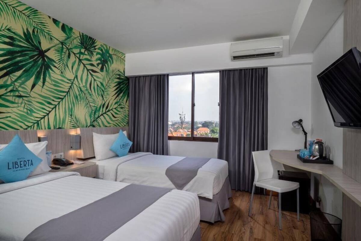 Minibar, in-room safe, desk, laptop workspace