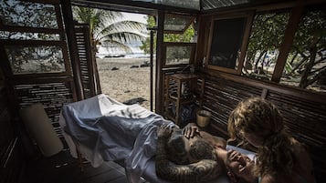 Área de tratamiento exterior, tratamientos corporales y aromaterapia