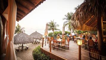 Breakfast, lunch, dinner served; international cuisine