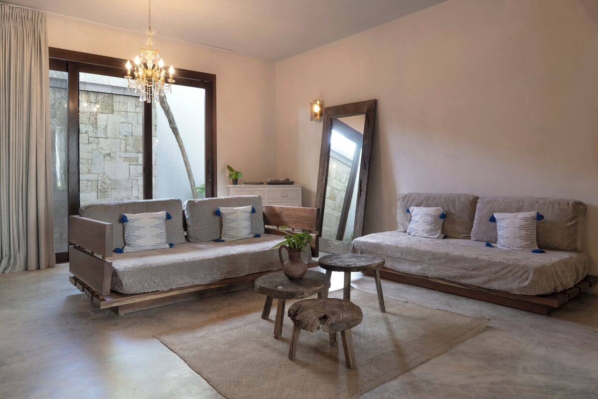 luxury suite, 1 king bed with sofa bed, ground floor | living room