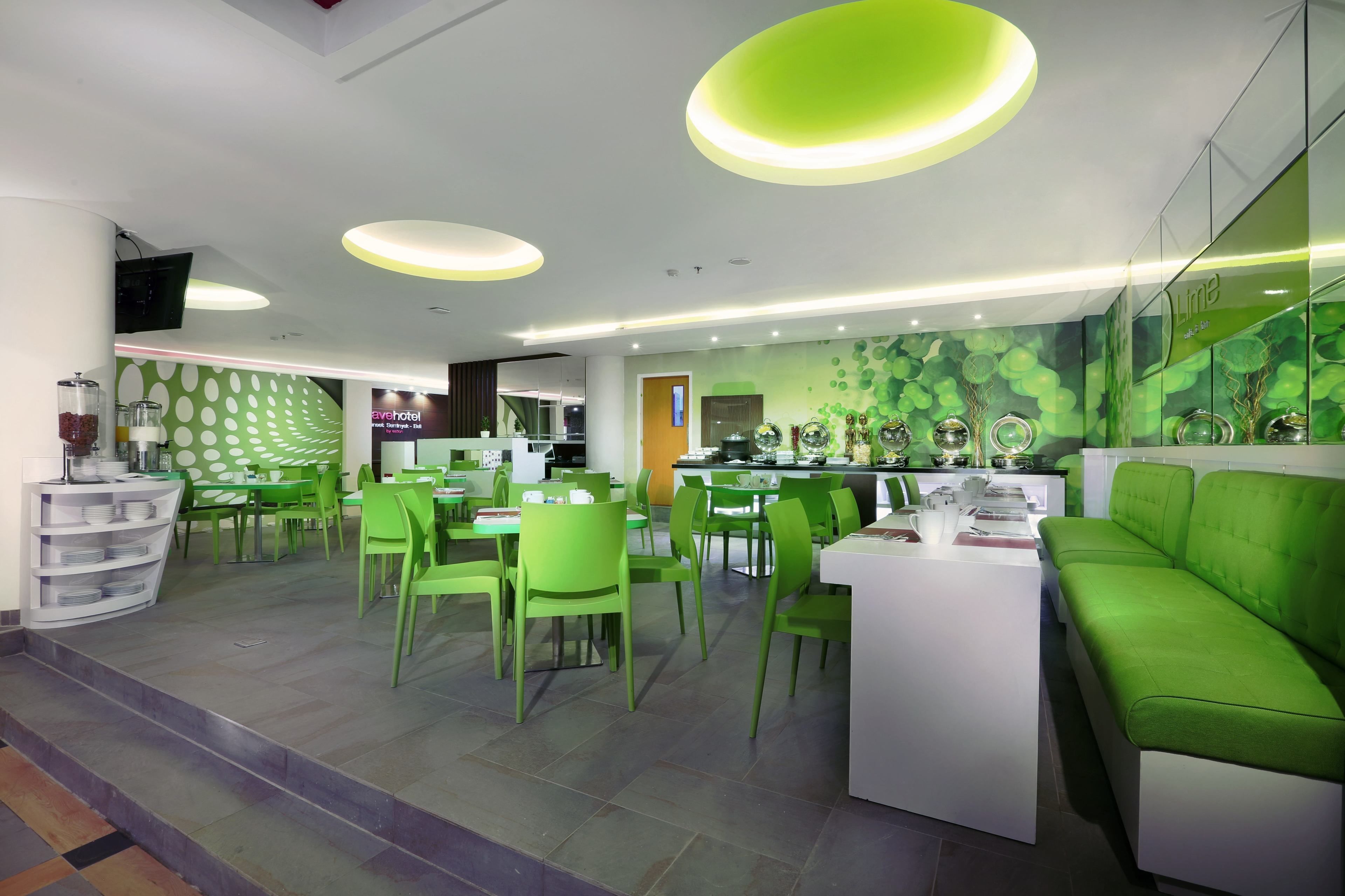 breakfast, lunch, dinner served; international cuisine