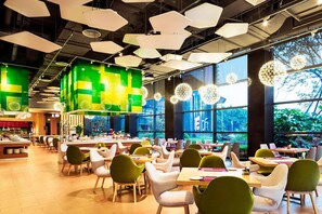 2 restaurants, breakfast, lunch, dinner served; international cuisine
