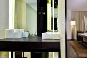Minibar, in-room safe, soundproofing, iron/ironing board - Ziyuan Hotel (Wuhan)