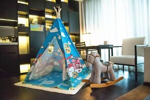 Minibar, caixa forta a l'habitació i planxa i posts de planxar