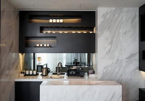 Minibar, in-room safe, iron/ironing board, Internet - Ziyuan Hotel (Wuhan)