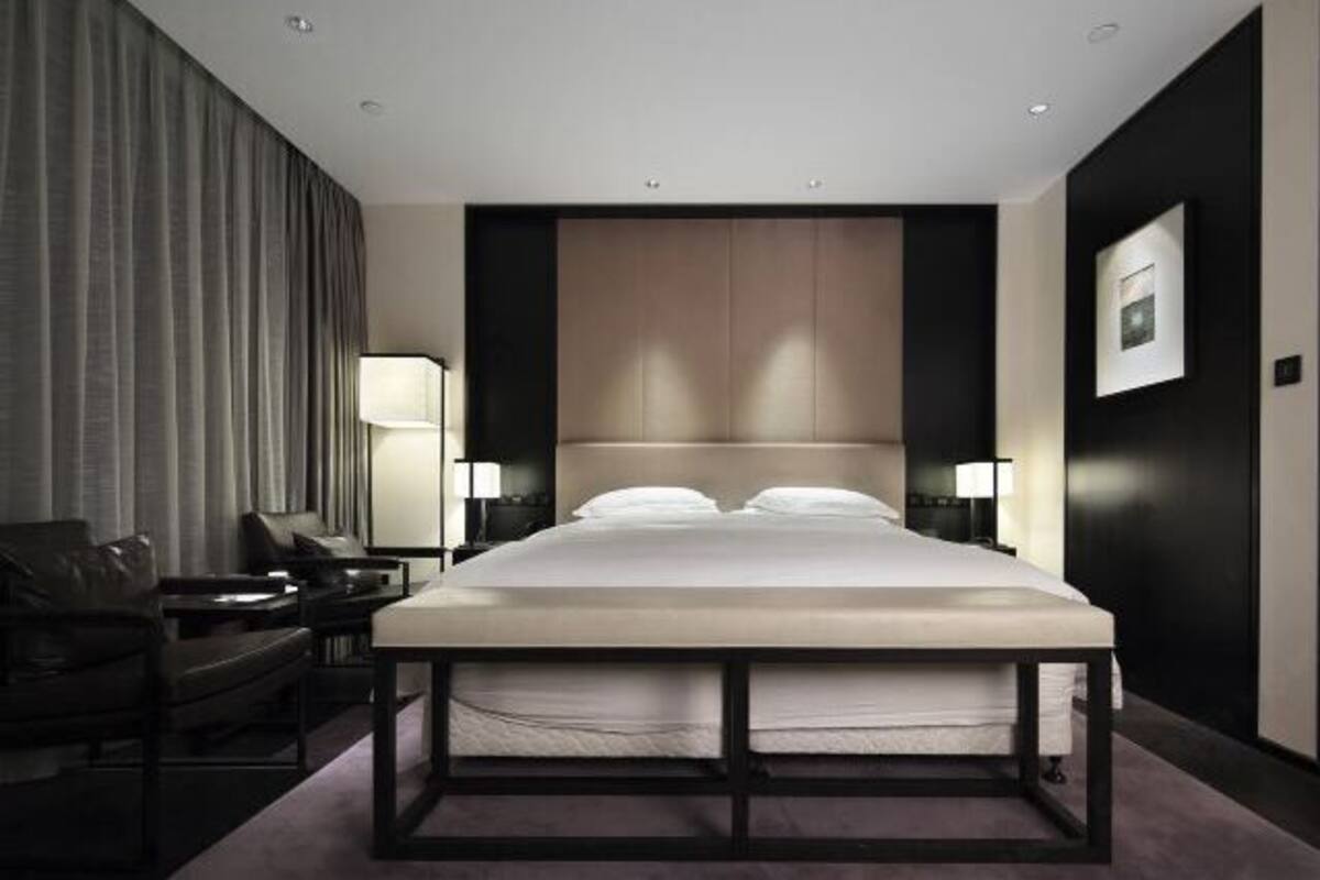 Minibar, in-room safe, iron/ironing board, Internet