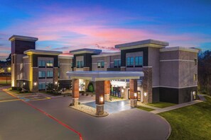 Exterior - La Quinta Inn & Suites by Wyndham Tyler - University Area (Tyler)