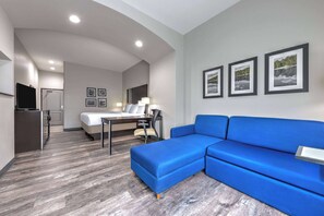 Premium bedding, desk, blackout drapes, soundproofing