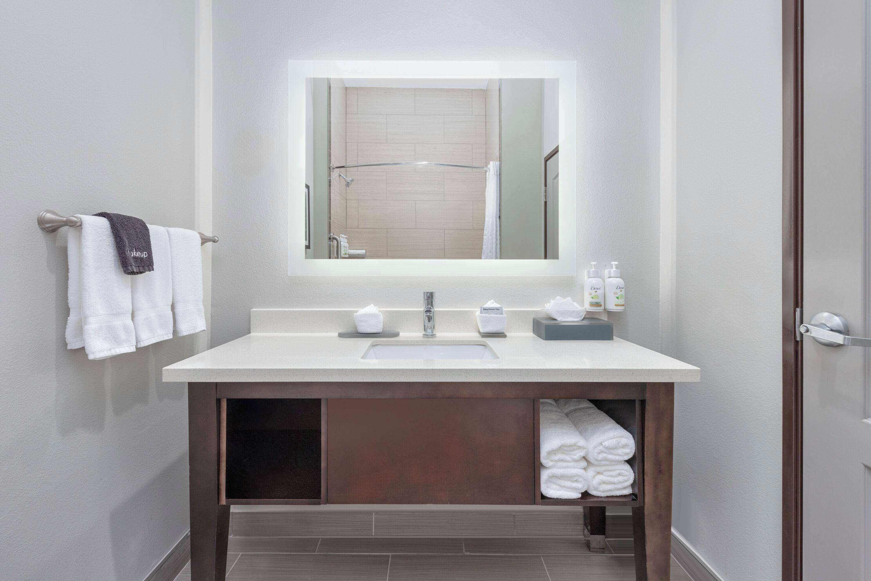 combined shower/bathtub, free toiletries, hair dryer, towels