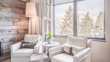 Sengetøy av topp kvalitet, dundyner og senger med overmadrass