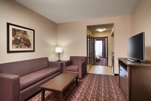 Desk, laptop workspace, blackout curtains, iron/ironing board - Holiday Inn Express & Suites Billings by IHG (Billings)