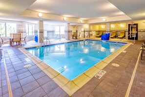 Indoor pool, sun loungers - Holiday Inn Express & Suites Billings by IHG (Billings)