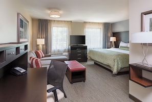 Premium bedding, in-room safe, desk, blackout drapes - Staybridge Suites Canton by IHG (Canton)