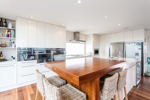263 The Esplanade | Living area | TV