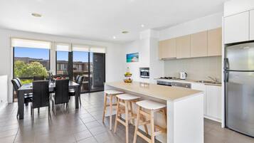 Casa geminada standard | Cozinha privada | Geladeira, micro-ondas, fogão, cooktop